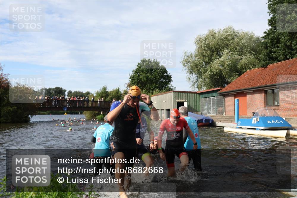 31.08.2025 - Elbe Triathlon Hamburg Luisa Fischer http://msf.ph/oto/8682668 31.08.2025 10:11:25 Schwimmen 957, 975, 983, 996, 1001, 1049, 1065, 1083, 1095, 1097, 1107 meine-sportfotos.de