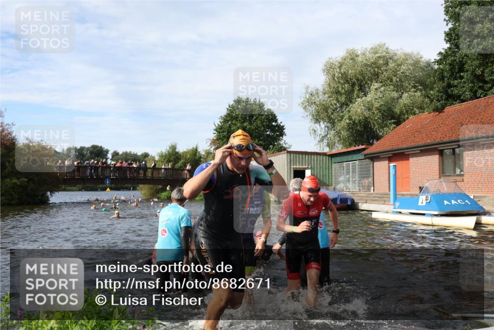 31.08.2025 - Elbe Triathlon Hamburg Luisa Fischer http://msf.ph/oto/8682671 31.08.2025 10:11:26 Schwimmen 957, 975, 983, 996, 1001, 1043, 1049, 1065, 1083, 1097, 1107, 1109 meine-sportfotos.de