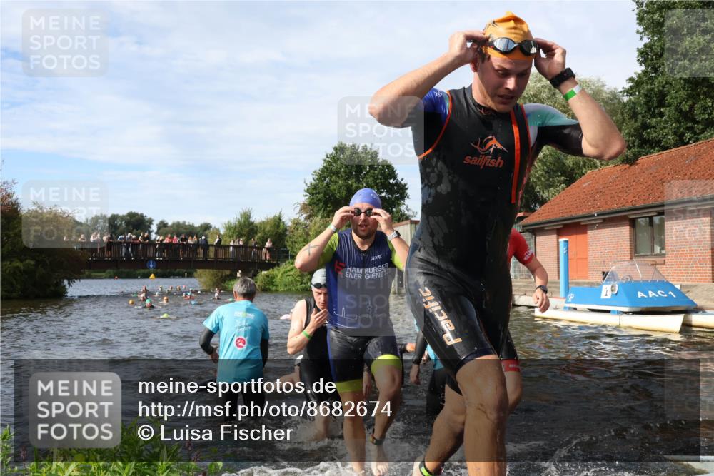 31.08.2025 - Elbe Triathlon Hamburg Luisa Fischer http://msf.ph/oto/8682674 31.08.2025 10:11:26 Schwimmen 957, 975, 983, 996, 1001, 1043, 1049, 1065, 1083, 1097, 1107, 1109 meine-sportfotos.de