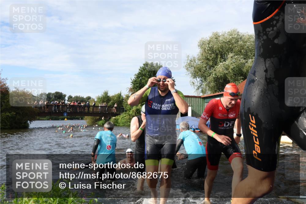 31.08.2025 - Elbe Triathlon Hamburg Luisa Fischer http://msf.ph/oto/8682675 31.08.2025 10:11:27 Schwimmen 957, 975, 983, 996, 1001, 1043, 1065, 1083, 1096, 1097, 1107, 1109 meine-sportfotos.de