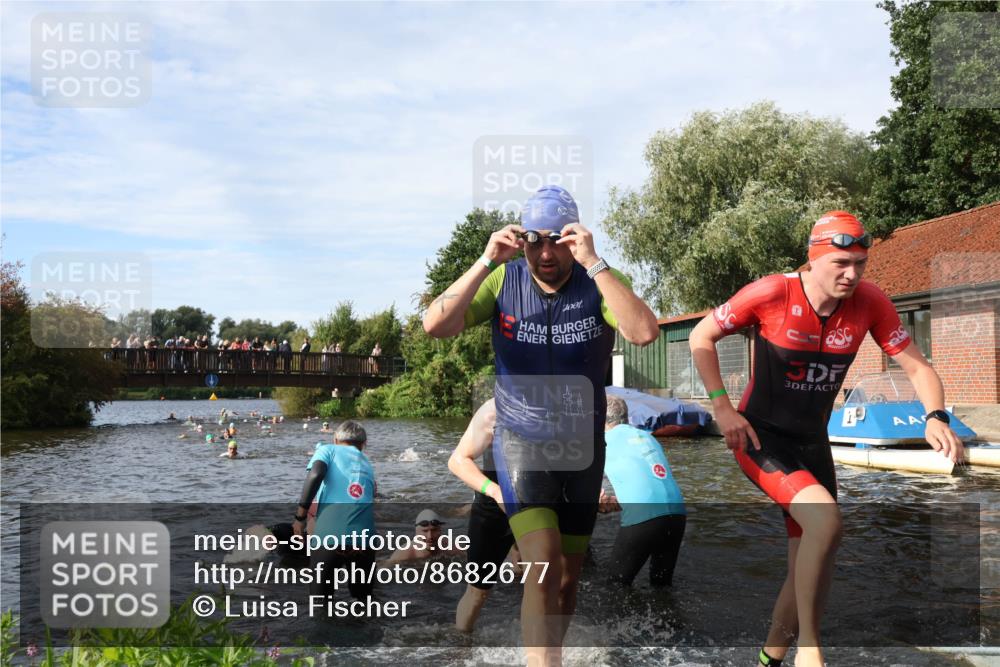 31.08.2025 - Elbe Triathlon Hamburg Luisa Fischer http://msf.ph/oto/8682677 31.08.2025 10:11:27 Schwimmen 957, 975, 983, 996, 1001, 1043, 1065, 1083, 1096, 1097, 1107, 1109 meine-sportfotos.de