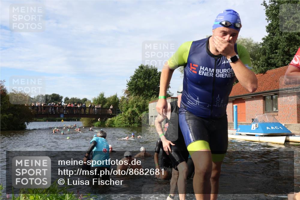 31.08.2025 - Elbe Triathlon Hamburg Luisa Fischer http://msf.ph/oto/8682681 31.08.2025 10:11:28 Schwimmen 957, 975, 983, 996, 1001, 1043, 1065, 1083, 1096, 1097, 1107, 1109 meine-sportfotos.de