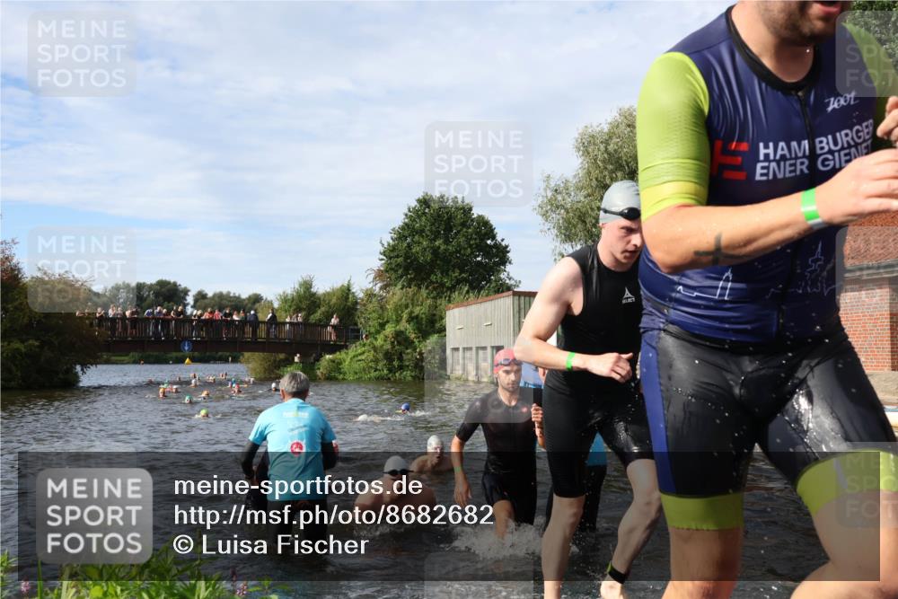 31.08.2025 - Elbe Triathlon Hamburg Luisa Fischer http://msf.ph/oto/8682682 31.08.2025 10:11:28 Schwimmen 957, 975, 983, 996, 1001, 1043, 1065, 1083, 1096, 1097, 1107, 1109 meine-sportfotos.de
