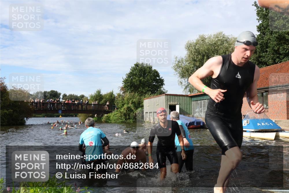31.08.2025 - Elbe Triathlon Hamburg Luisa Fischer http://msf.ph/oto/8682684 31.08.2025 10:11:28 Schwimmen 957, 975, 983, 996, 1001, 1043, 1065, 1083, 1096, 1097, 1107, 1109 meine-sportfotos.de
