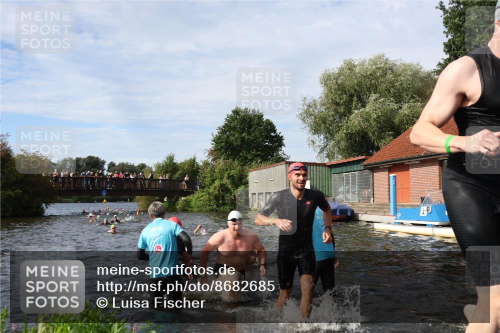 31.08.2025 - Elbe Triathlon Hamburg Luisa Fischer http://msf.ph/oto/8682685 31.08.2025 10:11:29 Schwimmen 957, 975, 983, 996, 1001, 1043, 1065, 1083, 1096, 1107, 1109 meine-sportfotos.de