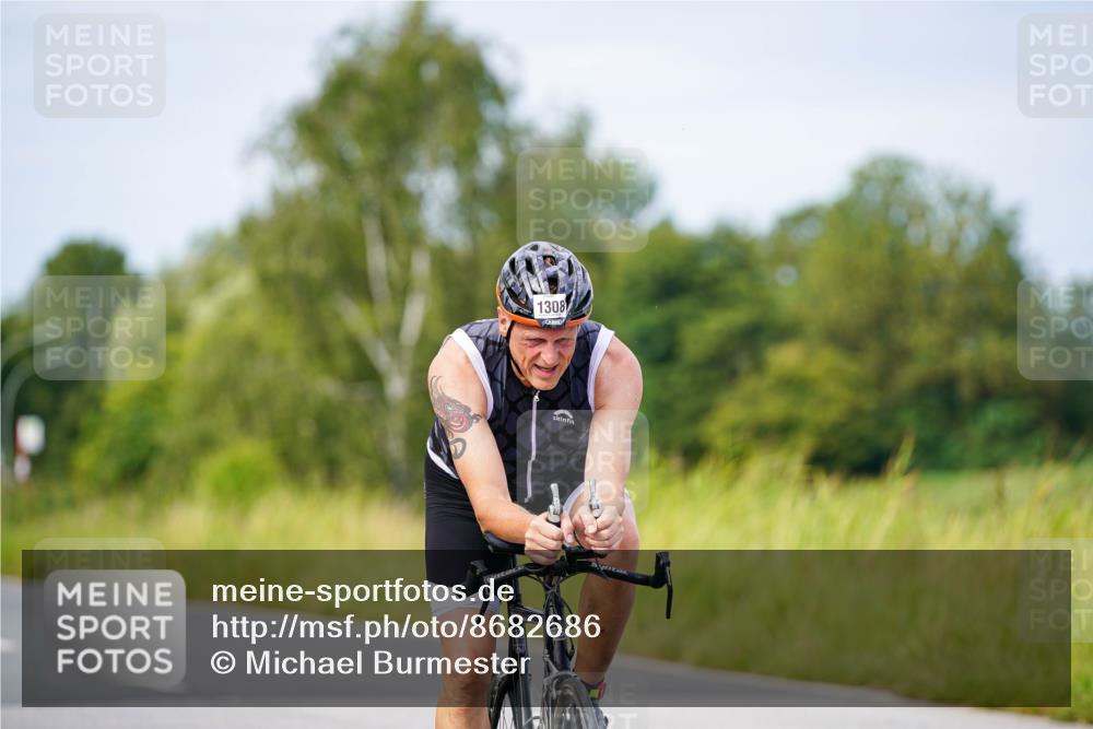 31.08.2025 - Elbe Triathlon Hamburg Michael Burmester http://msf.ph/oto/8682686 31.08.2025 11:05:04 Radfahren 1300, 1308 meine-sportfotos.de
