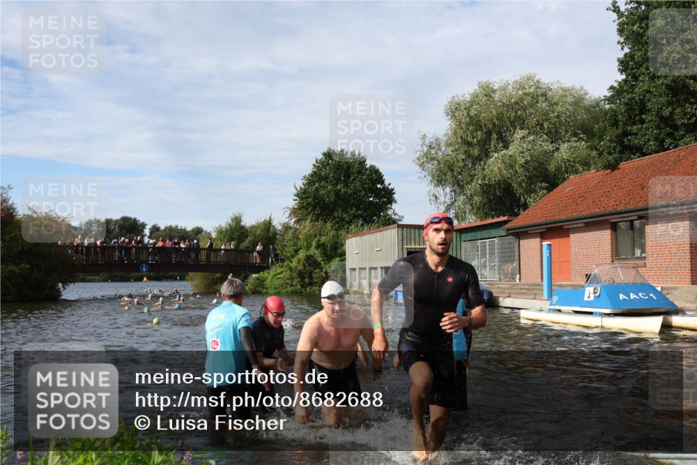 31.08.2025 - Elbe Triathlon Hamburg Luisa Fischer http://msf.ph/oto/8682688 31.08.2025 10:11:29 Schwimmen 957, 975, 983, 996, 1001, 1043, 1065, 1083, 1096, 1107, 1109 meine-sportfotos.de