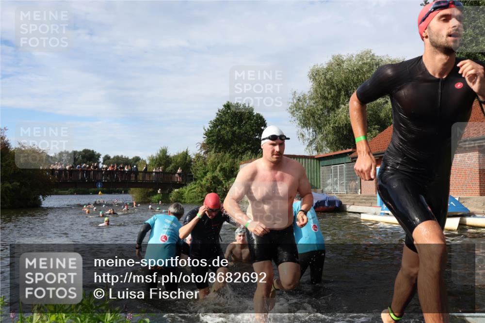 31.08.2025 - Elbe Triathlon Hamburg Luisa Fischer http://msf.ph/oto/8682692 31.08.2025 10:11:30 Schwimmen 957, 975, 983, 996, 1001, 1043, 1065, 1083, 1096, 1107, 1109 meine-sportfotos.de