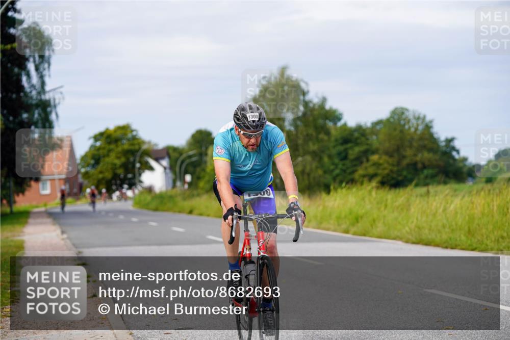 31.08.2025 - Elbe Triathlon Hamburg Michael Burmester http://msf.ph/oto/8682693 31.08.2025 11:05:05 Radfahren 1300, 1308 meine-sportfotos.de