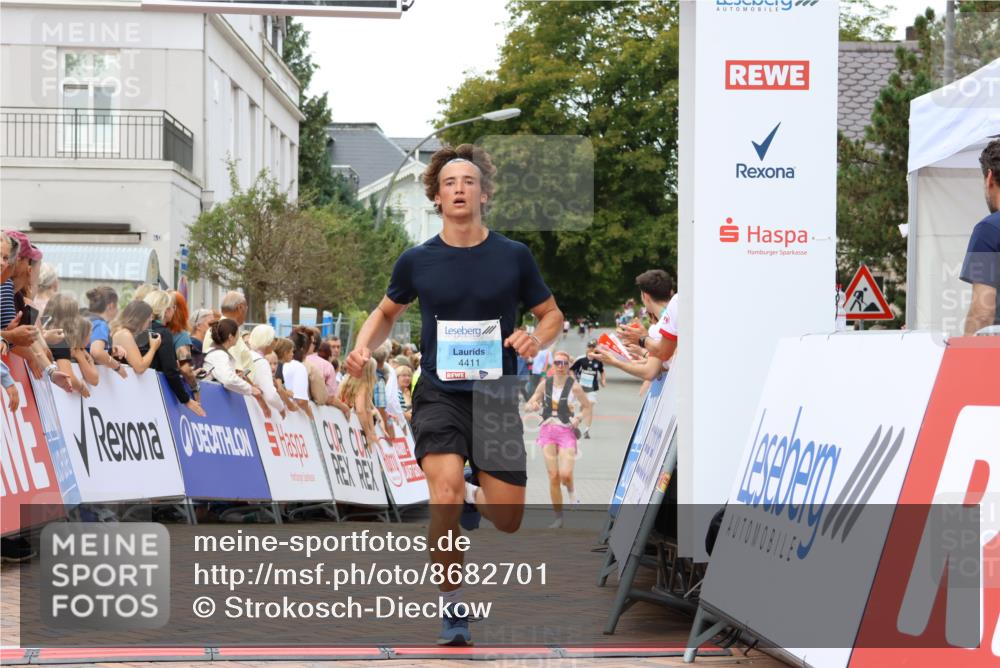 31.08.2025 - 21. Blankeneser Heldenlauf Strokosch-Dieckow http://msf.ph/oto/8682701 31.08.2025 12:04:45 Ziel 4411, 4407, 4436 meine-sportfotos.de