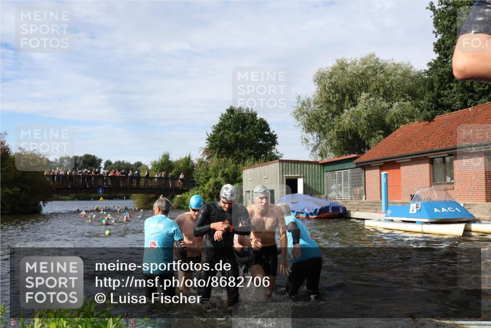 31.08.2025 - Elbe Triathlon Hamburg Luisa Fischer http://msf.ph/oto/8682706 31.08.2025 10:11:32 Schwimmen 957, 975, 983, 996, 1043, 1065, 1083, 1096, 1107, 1109 meine-sportfotos.de