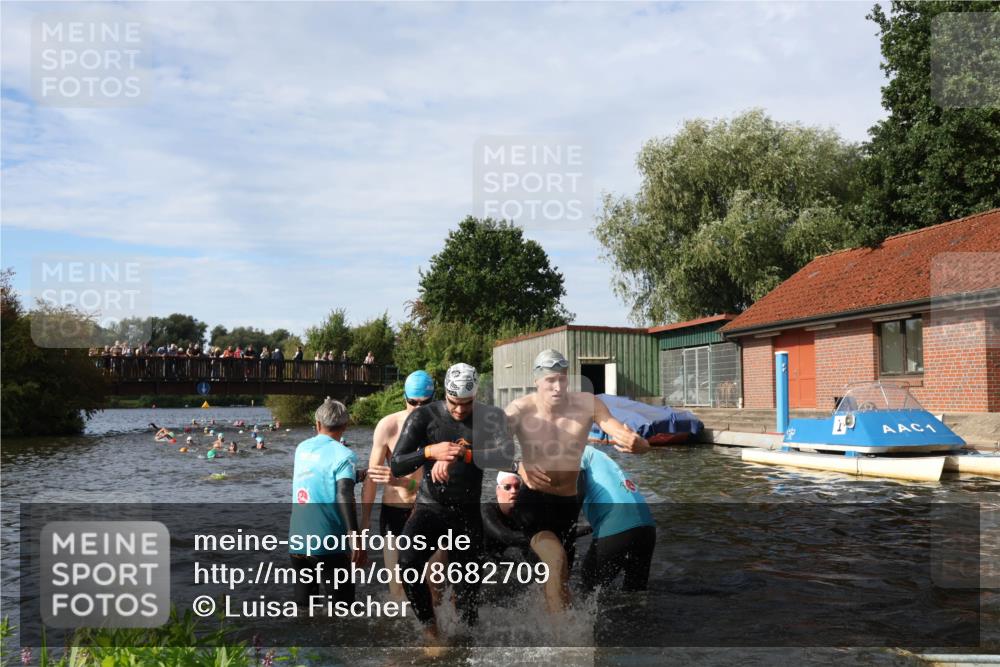 31.08.2025 - Elbe Triathlon Hamburg Luisa Fischer http://msf.ph/oto/8682709 31.08.2025 10:11:33 Schwimmen 957, 975, 983, 1043, 1065, 1096, 1107, 1109 meine-sportfotos.de