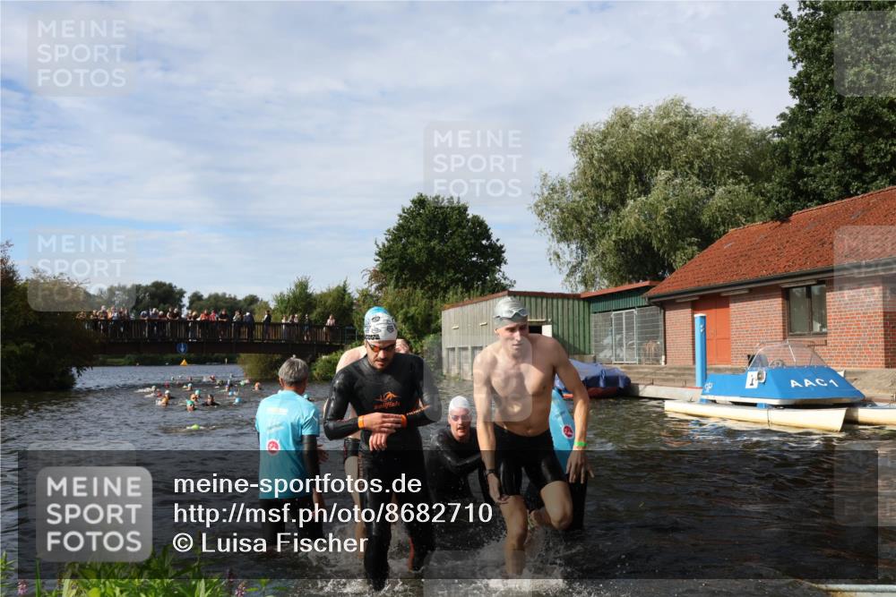 31.08.2025 - Elbe Triathlon Hamburg Luisa Fischer http://msf.ph/oto/8682710 31.08.2025 10:11:33 Schwimmen 957, 975, 983, 1043, 1065, 1096, 1107, 1109 meine-sportfotos.de