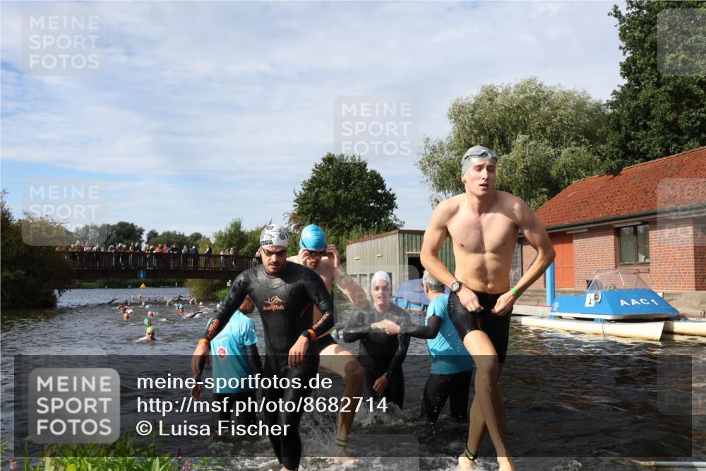 31.08.2025 - Elbe Triathlon Hamburg Luisa Fischer http://msf.ph/oto/8682714 31.08.2025 10:11:34 Schwimmen 957, 983, 1043, 1065, 1096, 1107, 1109 meine-sportfotos.de