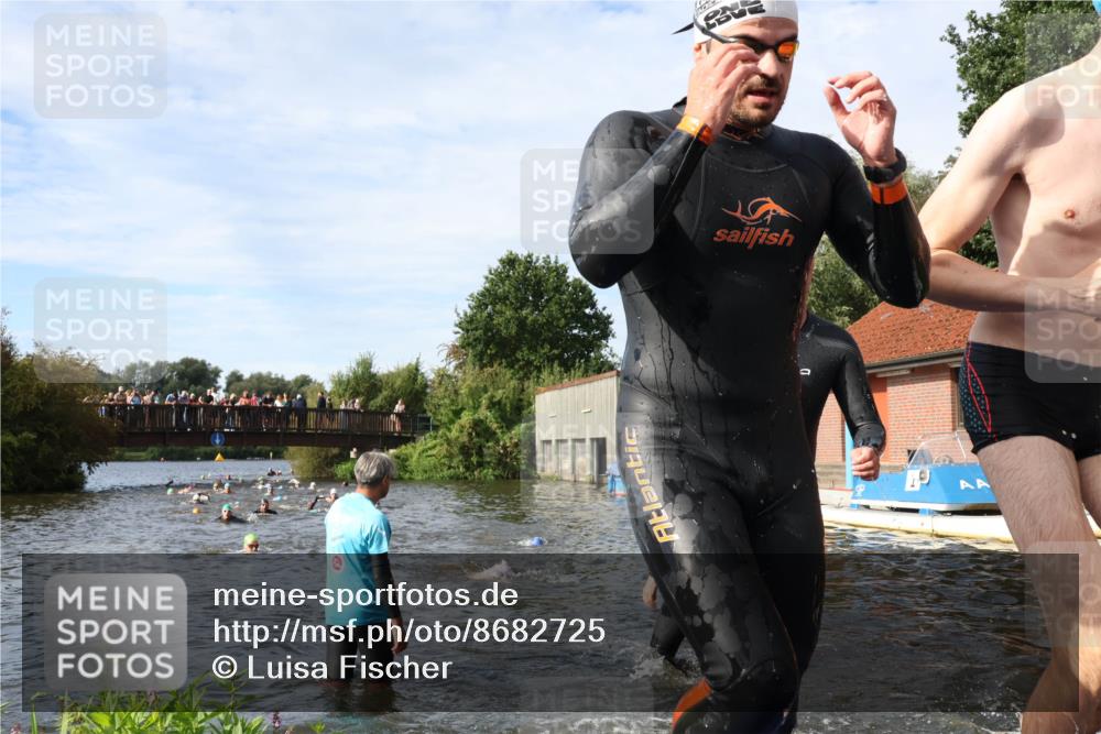 31.08.2025 - Elbe Triathlon Hamburg Luisa Fischer http://msf.ph/oto/8682725 31.08.2025 10:11:36 Schwimmen 957, 1043, 1052, 1065, 1096, 1109 meine-sportfotos.de
