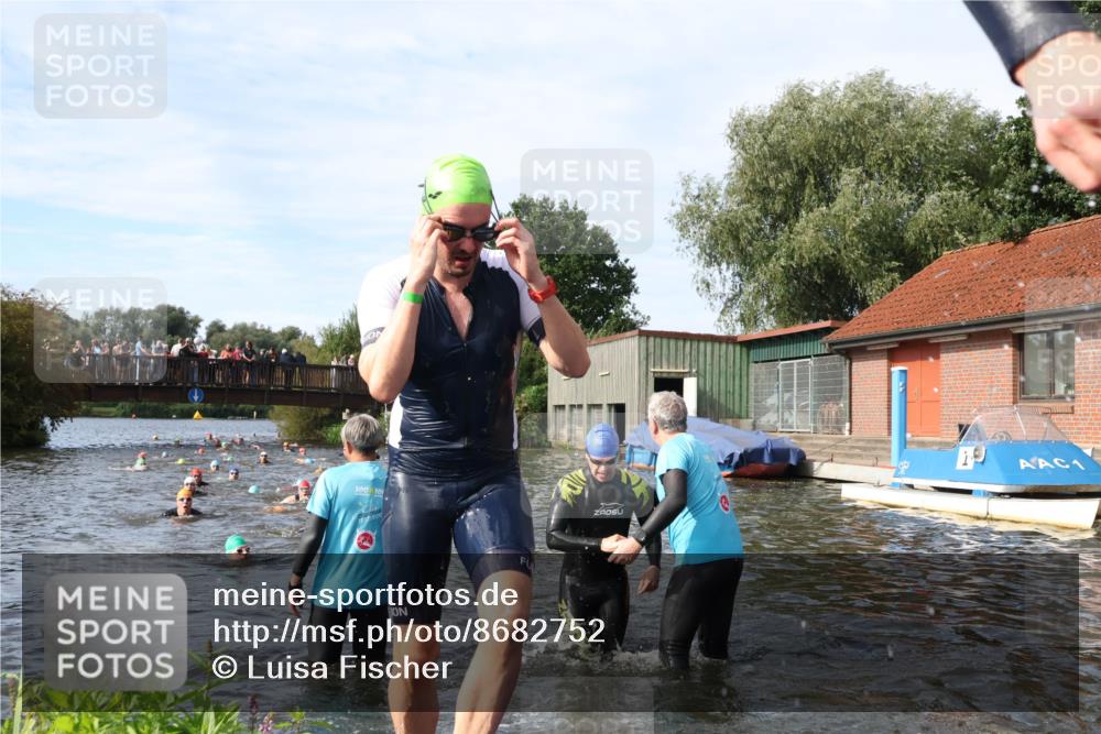 31.08.2025 - Elbe Triathlon Hamburg Luisa Fischer http://msf.ph/oto/8682752 31.08.2025 10:11:50 Schwimmen 945, 980, 1031, 1048 meine-sportfotos.de
