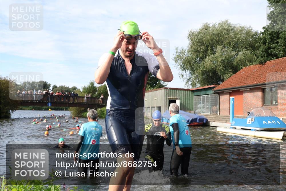 31.08.2025 - Elbe Triathlon Hamburg Luisa Fischer http://msf.ph/oto/8682754 31.08.2025 10:11:50 Schwimmen 945, 980, 1031, 1048 meine-sportfotos.de
