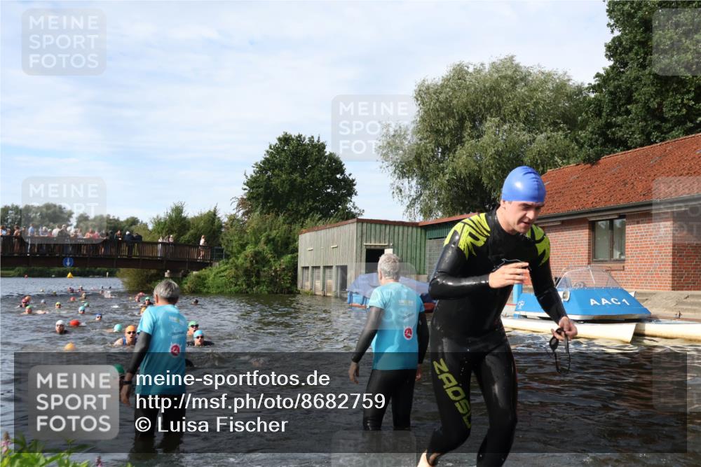 31.08.2025 - Elbe Triathlon Hamburg Luisa Fischer http://msf.ph/oto/8682759 31.08.2025 10:11:53 Schwimmen 945, 980, 1031, 1039, 1048 meine-sportfotos.de