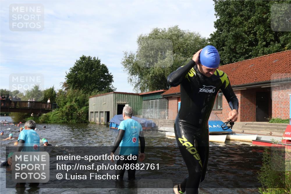 31.08.2025 - Elbe Triathlon Hamburg Luisa Fischer http://msf.ph/oto/8682761 31.08.2025 10:11:53 Schwimmen 945, 980, 1031, 1039, 1048 meine-sportfotos.de