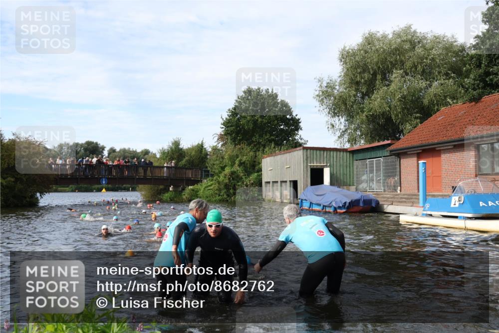 31.08.2025 - Elbe Triathlon Hamburg Luisa Fischer http://msf.ph/oto/8682762 31.08.2025 10:11:56 Schwimmen 945, 963, 981, 1031, 1039, 1076 meine-sportfotos.de