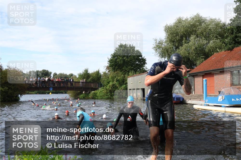 31.08.2025 - Elbe Triathlon Hamburg Luisa Fischer http://msf.ph/oto/8682782 31.08.2025 10:12:00 Schwimmen 943, 963, 981, 1016, 1031, 1039, 1076, 1086, 1158 meine-sportfotos.de