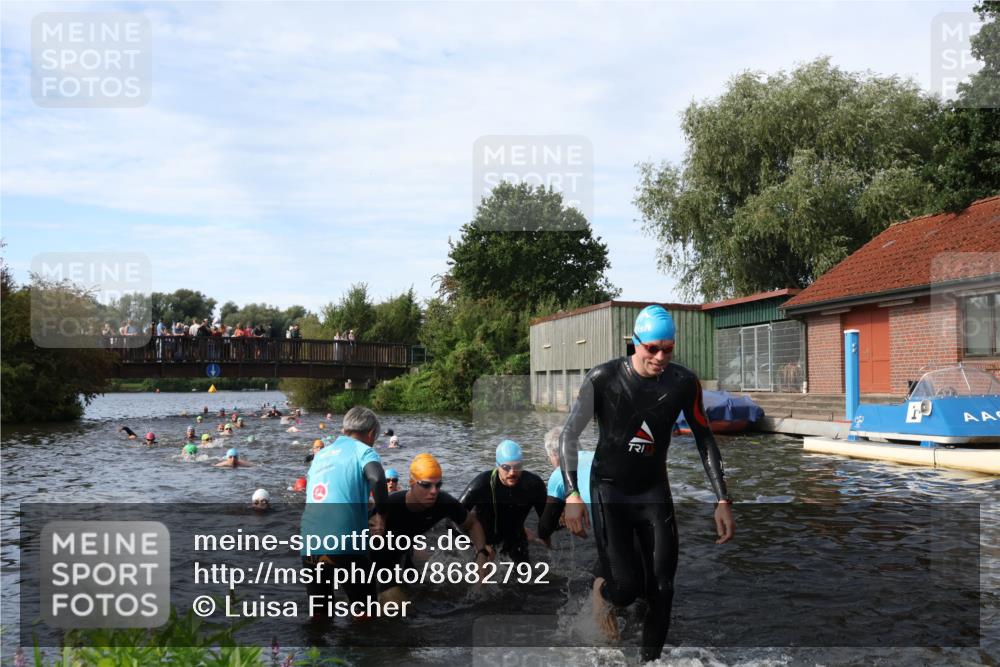 31.08.2025 - Elbe Triathlon Hamburg Luisa Fischer http://msf.ph/oto/8682792 31.08.2025 10:12:02 Schwimmen 943, 963, 981, 1016, 1031, 1039, 1076, 1086, 1158 meine-sportfotos.de