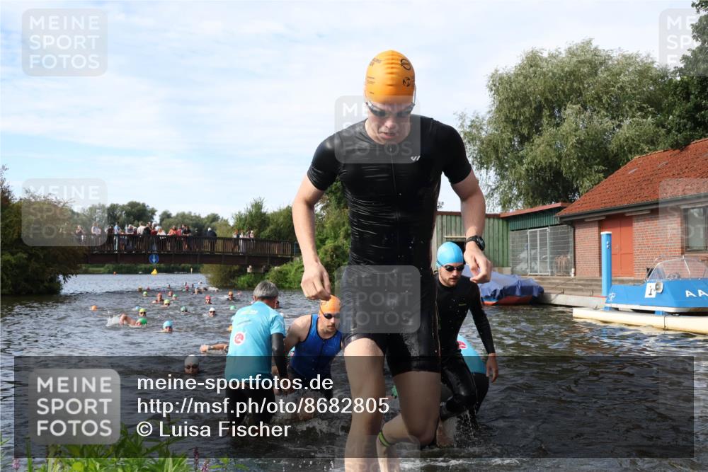 31.08.2025 - Elbe Triathlon Hamburg Luisa Fischer http://msf.ph/oto/8682805 31.08.2025 10:12:04 Schwimmen 937, 943, 963, 981, 1016, 1020, 1031, 1039, 1076, 1080, 1086, 1158 meine-sportfotos.de