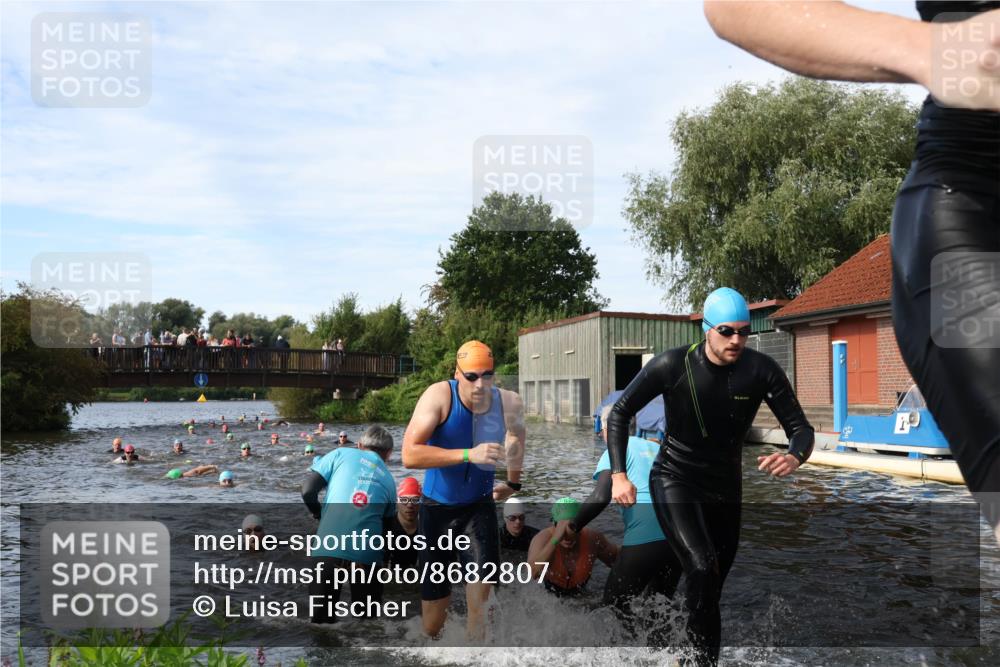 31.08.2025 - Elbe Triathlon Hamburg Luisa Fischer http://msf.ph/oto/8682807 31.08.2025 10:12:05 Schwimmen 937, 943, 963, 981, 1016, 1020, 1039, 1076, 1080, 1086, 1093, 1158 meine-sportfotos.de