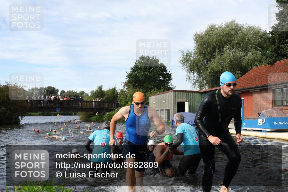 31.08.2025 - Elbe Triathlon Hamburg Luisa Fischer http://msf.ph/oto/8682809 31.08.2025 10:12:05 Schwimmen 937, 943, 963, 981, 1016, 1020, 1039, 1076, 1080, 1086, 1093, 1158 meine-sportfotos.de