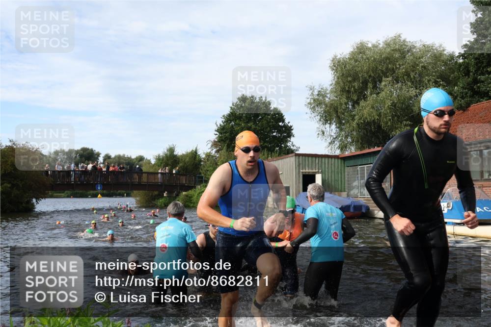 31.08.2025 - Elbe Triathlon Hamburg Luisa Fischer http://msf.ph/oto/8682811 31.08.2025 10:12:06 Schwimmen 937, 943, 963, 981, 1016, 1020, 1028, 1076, 1080, 1086, 1093, 1158 meine-sportfotos.de