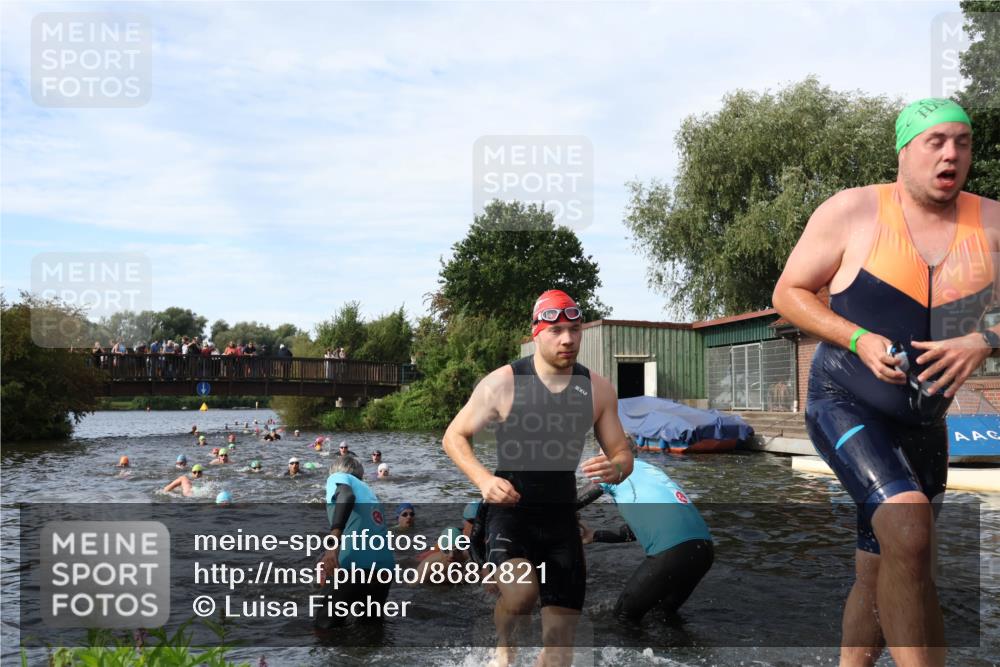 31.08.2025 - Elbe Triathlon Hamburg Luisa Fischer http://msf.ph/oto/8682821 31.08.2025 10:12:08 Schwimmen 937, 943, 963, 981, 1016, 1020, 1028, 1076, 1080, 1086, 1093, 1158 meine-sportfotos.de