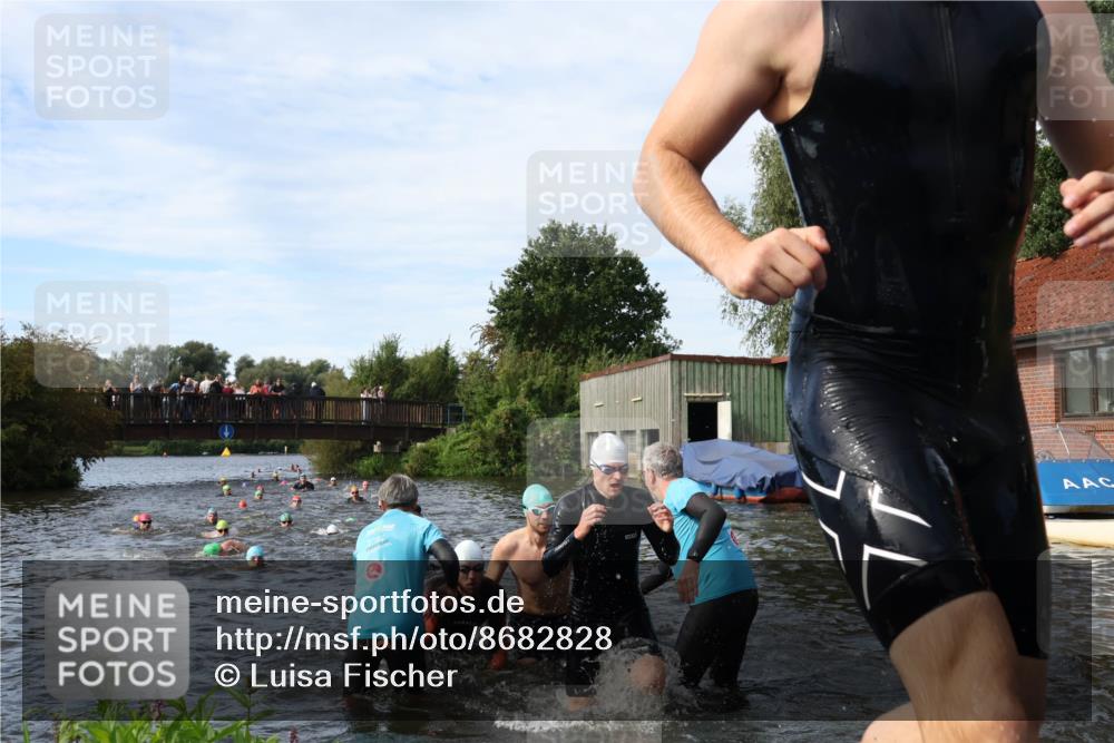 31.08.2025 - Elbe Triathlon Hamburg Luisa Fischer http://msf.ph/oto/8682828 31.08.2025 10:12:09 Schwimmen 937, 943, 963, 981, 1016, 1020, 1028, 1080, 1086, 1093, 1158 meine-sportfotos.de