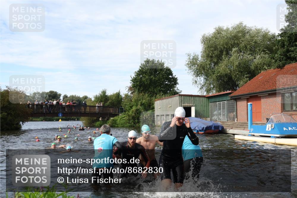31.08.2025 - Elbe Triathlon Hamburg Luisa Fischer http://msf.ph/oto/8682830 31.08.2025 10:12:09 Schwimmen 937, 943, 963, 981, 1016, 1020, 1028, 1080, 1086, 1093, 1158 meine-sportfotos.de
