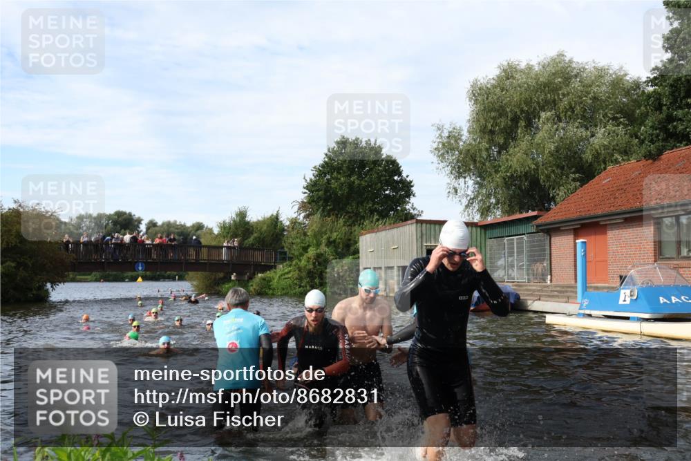 31.08.2025 - Elbe Triathlon Hamburg Luisa Fischer http://msf.ph/oto/8682831 31.08.2025 10:12:10 Schwimmen 937, 943, 981, 1016, 1020, 1028, 1062, 1080, 1086, 1093, 1158 meine-sportfotos.de