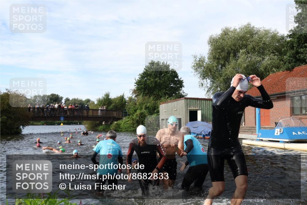 31.08.2025 - Elbe Triathlon Hamburg Luisa Fischer http://msf.ph/oto/8682833 31.08.2025 10:12:10 Schwimmen 937, 943, 981, 1016, 1020, 1028, 1062, 1080, 1086, 1093, 1158 meine-sportfotos.de
