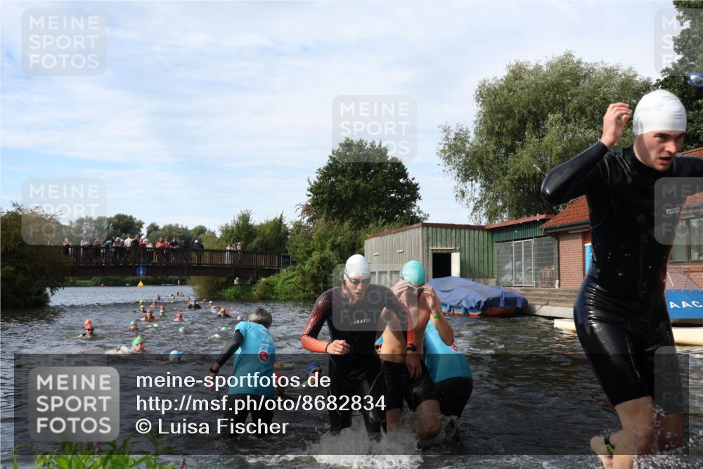 31.08.2025 - Elbe Triathlon Hamburg Luisa Fischer http://msf.ph/oto/8682834 31.08.2025 10:12:10 Schwimmen 937, 943, 981, 1016, 1020, 1028, 1062, 1080, 1086, 1093, 1158 meine-sportfotos.de