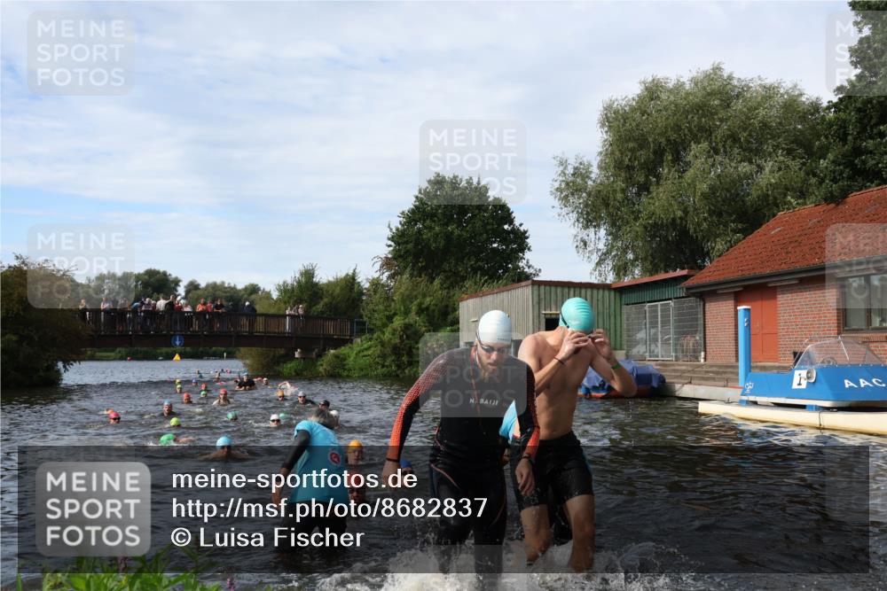 31.08.2025 - Elbe Triathlon Hamburg Luisa Fischer http://msf.ph/oto/8682837 31.08.2025 10:12:11 Schwimmen 937, 943, 970, 1016, 1020, 1028, 1062, 1080, 1086, 1093, 1158 meine-sportfotos.de