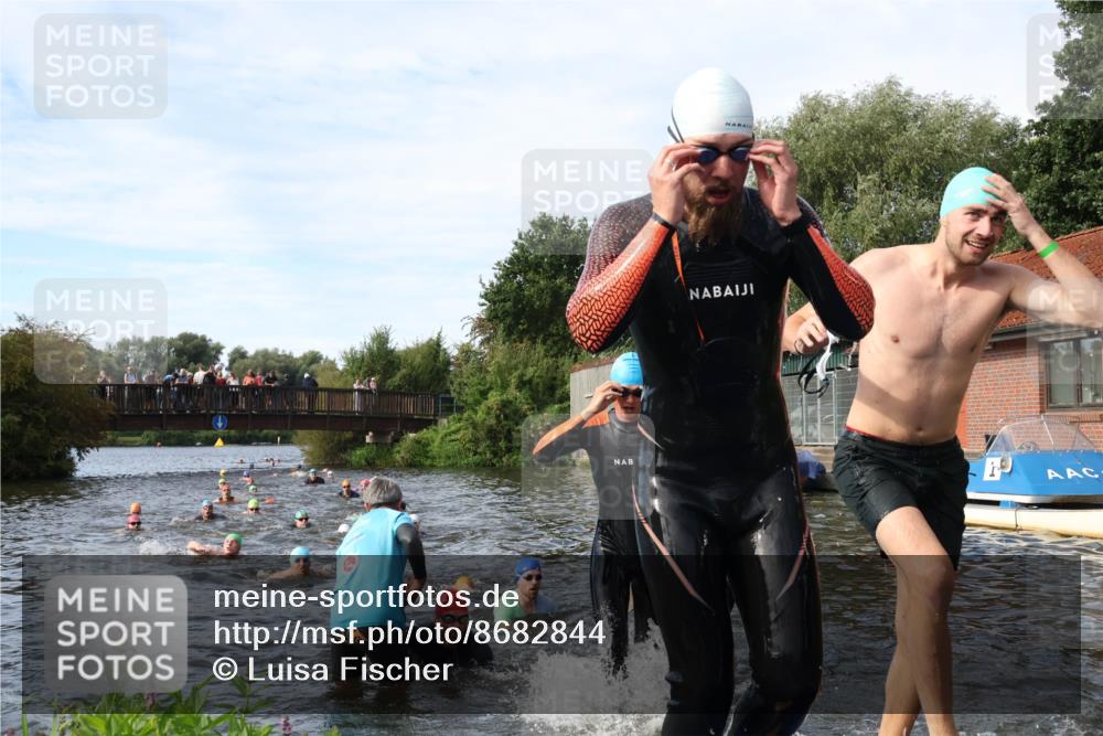 31.08.2025 - Elbe Triathlon Hamburg Luisa Fischer http://msf.ph/oto/8682844 31.08.2025 10:12:12 Schwimmen 937, 943, 970, 1016, 1020, 1028, 1062, 1080, 1093, 1158 meine-sportfotos.de