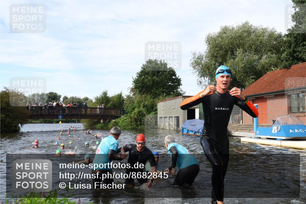 31.08.2025 - Elbe Triathlon Hamburg Luisa Fischer http://msf.ph/oto/8682845 31.08.2025 10:12:13 Schwimmen 937, 943, 970, 1016, 1020, 1028, 1062, 1080, 1093 meine-sportfotos.de