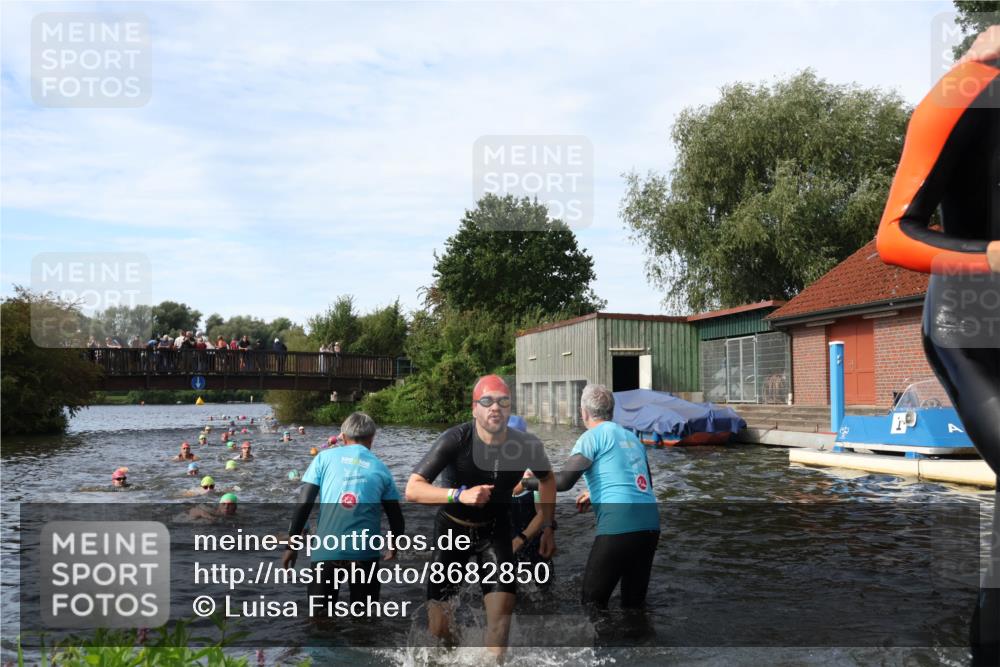 31.08.2025 - Elbe Triathlon Hamburg Luisa Fischer http://msf.ph/oto/8682850 31.08.2025 10:12:14 Schwimmen 937, 954, 970, 1003, 1016, 1020, 1028, 1062, 1080, 1093 meine-sportfotos.de