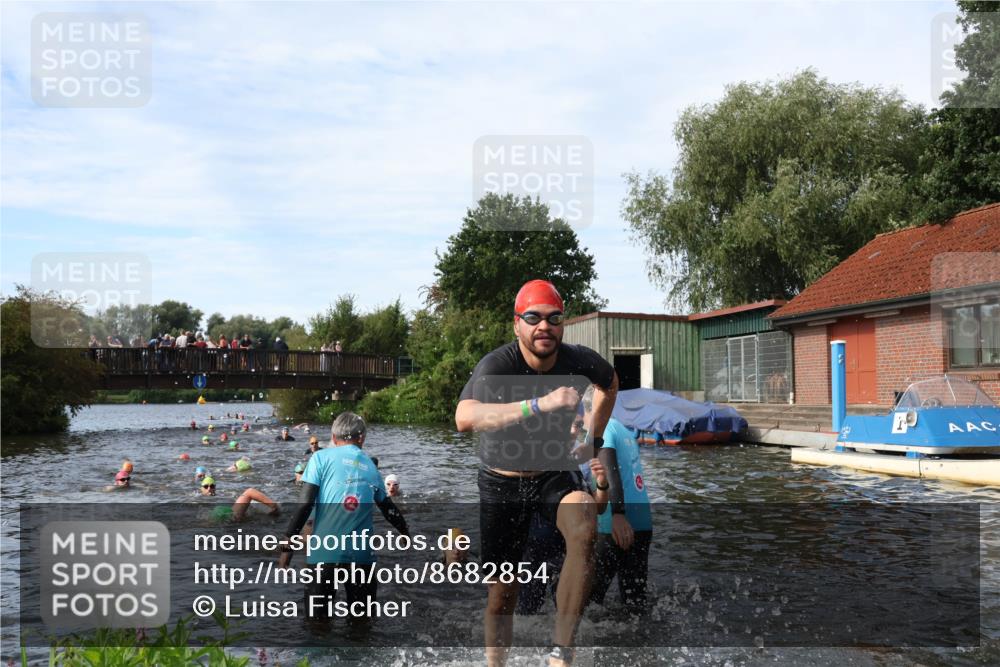 31.08.2025 - Elbe Triathlon Hamburg Luisa Fischer http://msf.ph/oto/8682854 31.08.2025 10:12:15 Schwimmen 937, 954, 970, 1003, 1020, 1028, 1062, 1080, 1093 meine-sportfotos.de
