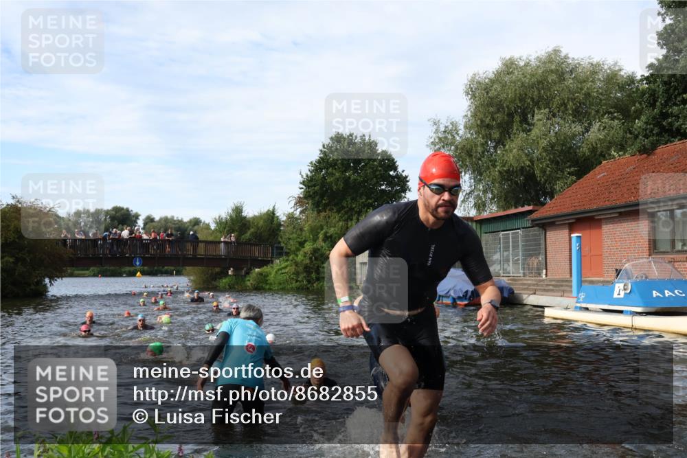 31.08.2025 - Elbe Triathlon Hamburg Luisa Fischer http://msf.ph/oto/8682855 31.08.2025 10:12:15 Schwimmen 937, 954, 970, 1003, 1020, 1028, 1062, 1080, 1093 meine-sportfotos.de