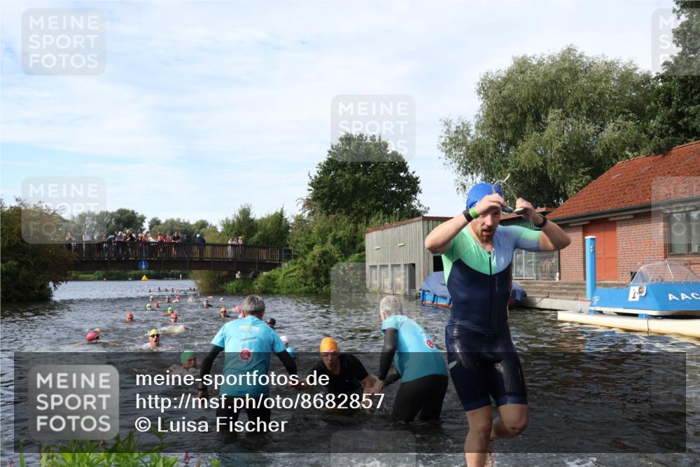 31.08.2025 - Elbe Triathlon Hamburg Luisa Fischer http://msf.ph/oto/8682857 31.08.2025 10:12:16 Schwimmen 937, 954, 970, 1003, 1020, 1028, 1062, 1080, 1093 meine-sportfotos.de