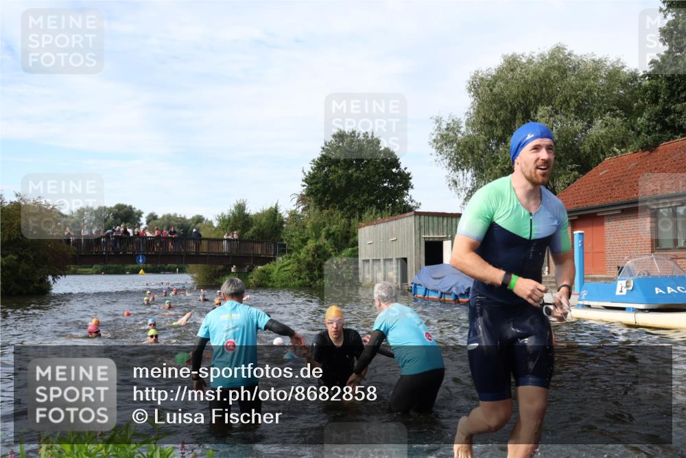 31.08.2025 - Elbe Triathlon Hamburg Luisa Fischer http://msf.ph/oto/8682858 31.08.2025 10:12:16 Schwimmen 937, 954, 970, 1003, 1020, 1028, 1062, 1080, 1093 meine-sportfotos.de