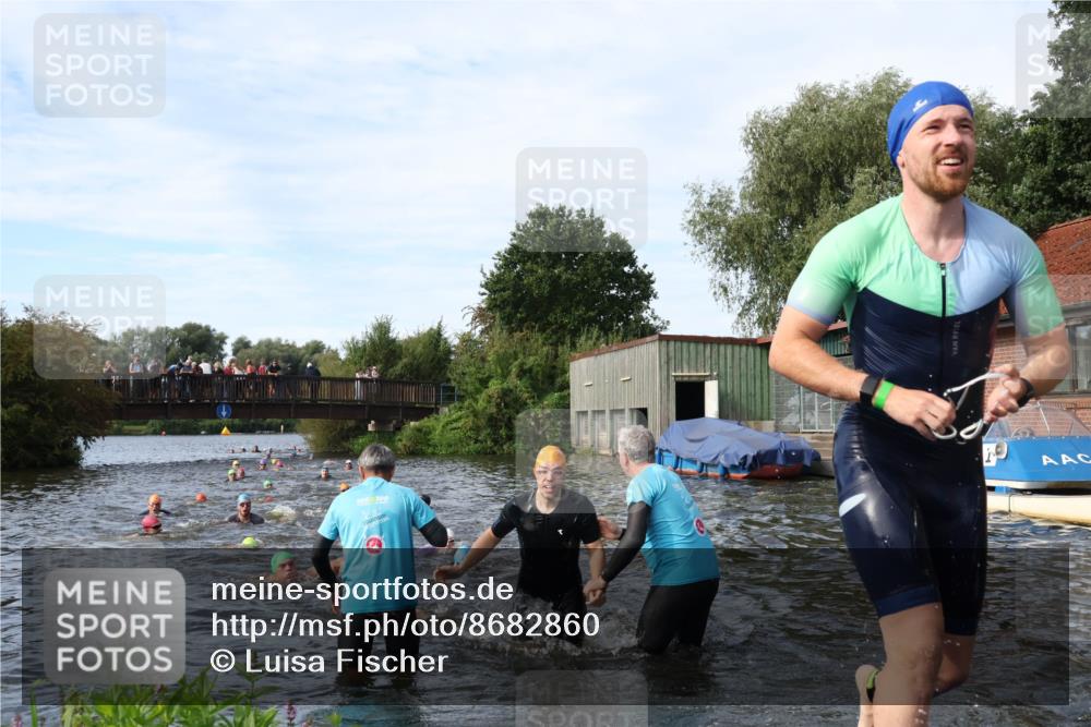 31.08.2025 - Elbe Triathlon Hamburg Luisa Fischer http://msf.ph/oto/8682860 31.08.2025 10:12:17 Schwimmen 937, 954, 970, 989, 1003, 1020, 1028, 1062, 1080, 1093 meine-sportfotos.de
