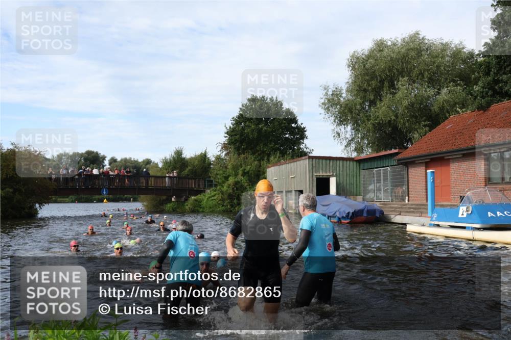 31.08.2025 - Elbe Triathlon Hamburg Luisa Fischer http://msf.ph/oto/8682865 31.08.2025 10:12:18 Schwimmen 937, 954, 970, 989, 1003, 1007, 1028, 1062, 1093 meine-sportfotos.de