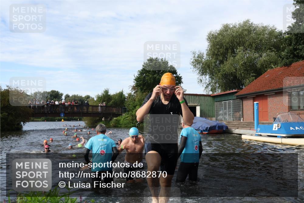 31.08.2025 - Elbe Triathlon Hamburg Luisa Fischer http://msf.ph/oto/8682870 31.08.2025 10:12:19 Schwimmen 954, 970, 989, 1003, 1007, 1028, 1062, 1092, 1093 meine-sportfotos.de