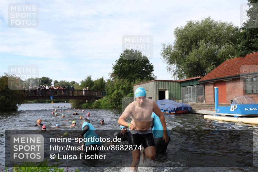 31.08.2025 - Elbe Triathlon Hamburg Luisa Fischer http://msf.ph/oto/8682874 31.08.2025 10:12:20 Schwimmen 954, 970, 989, 1003, 1007, 1028, 1062, 1092 meine-sportfotos.de
