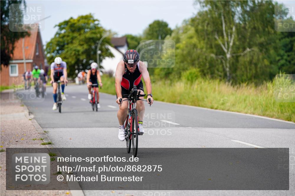 31.08.2025 - Elbe Triathlon Hamburg Michael Burmester http://msf.ph/oto/8682875 31.08.2025 11:06:45 Radfahren 1324, 1328, 1384 meine-sportfotos.de