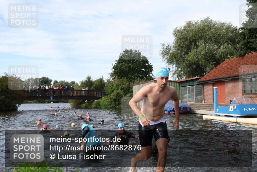 31.08.2025 - Elbe Triathlon Hamburg Luisa Fischer http://msf.ph/oto/8682876 31.08.2025 10:12:20 Schwimmen 954, 970, 989, 1003, 1007, 1028, 1062, 1092 meine-sportfotos.de